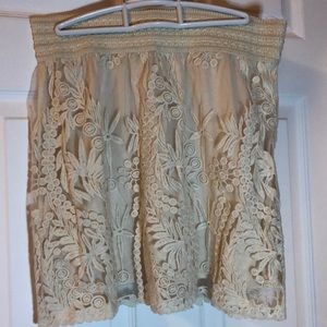 Cream color skirt with floral embroidery M